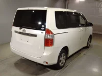 Toyota NOAH лот № 7214 оценка 3.5  с аукциона в Японии 1
