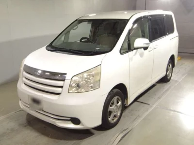 Toyota NOAH  с аукциона в Японии