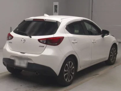 Mazda DEMIO  с аукциона в Японии