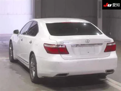 Lexus LS