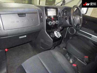 Mitsubishi DELICA D5
