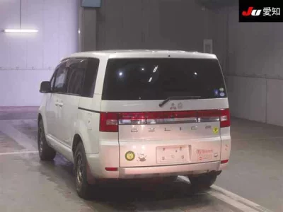 Mitsubishi DELICA D5