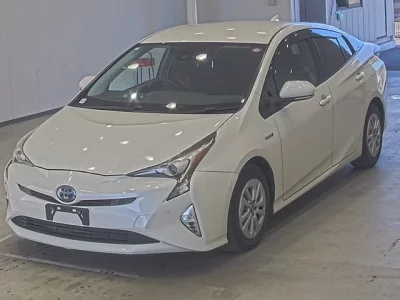 Toyota PRIUS  с аукциона в Японии