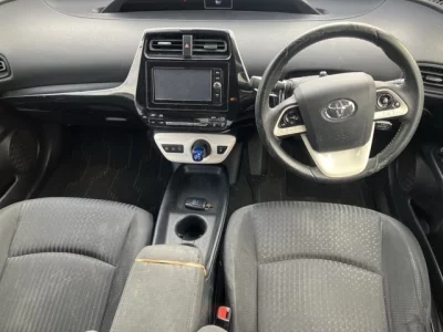 Toyota PRIUS  с аукциона в Японии