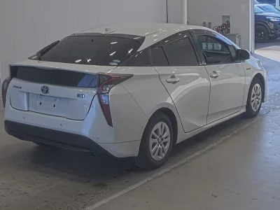 Toyota PRIUS  с аукциона в Японии