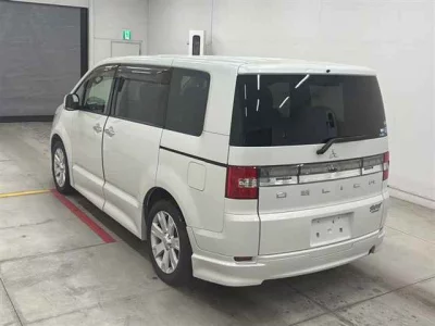 Mitsubishi DELICA D5