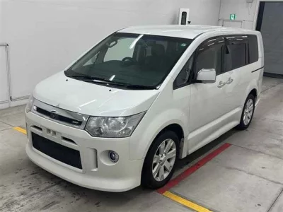 Mitsubishi DELICA D5