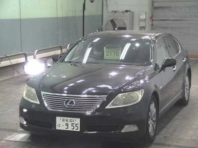 Lexus LS  с аукциона в Японии