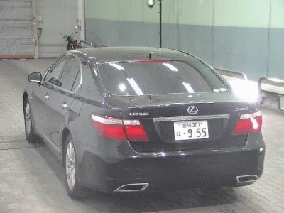 Lexus LS  с аукциона в Японии