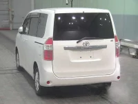 Toyota NOAH лот № 25 оценка R  с аукциона в Японии 1