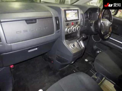 Mitsubishi DELICA D5