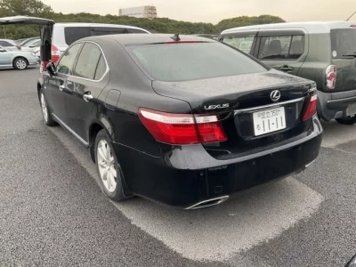 Lexus LS