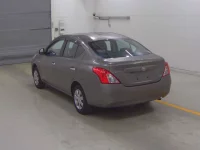 Nissan LATIO лот № 7008 оценка 3.5  с аукциона в Японии 1