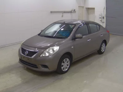 Nissan LATIO  с аукциона в Японии