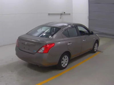 Nissan LATIO  с аукциона в Японии