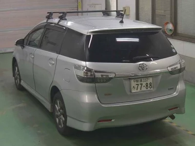 Toyota WISH  с аукциона в Японии