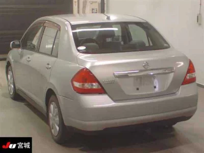 Nissan TIIDA LATIO  с аукциона в Японии