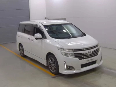 Nissan ELGRAND  с аукциона в Японии