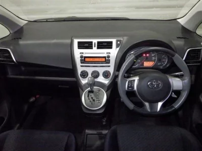 Toyota RACTIS  с аукциона в Японии