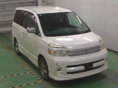 Toyota VOXY  с аукциона в Японии