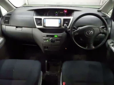 Toyota VOXY  с аукциона в Японии
