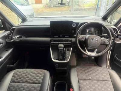 Toyota VOXY  с аукциона в Японии