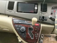 Toyota ISIS лот № 70122 оценка 4  с аукциона в Японии 5