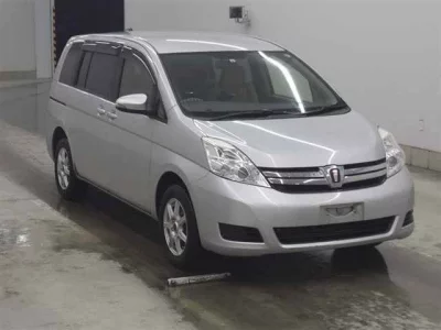 Toyota ISIS  с аукциона в Японии