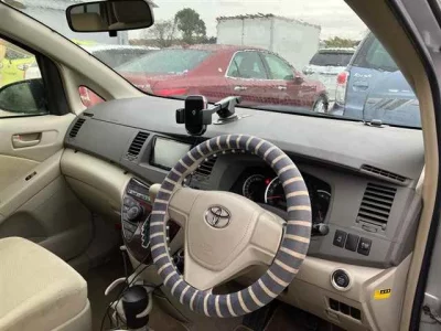 Toyota ISIS  с аукциона в Японии