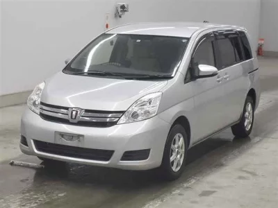 Toyota ISIS  с аукциона в Японии