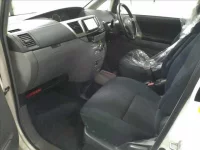 Toyota VOXY лот № 4158 оценка 3  с аукциона в Японии 2