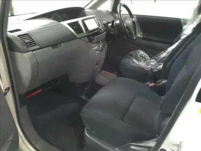Toyota VOXY  с аукциона в Японии