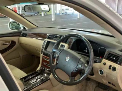 Toyota CROWN  с аукциона в Японии