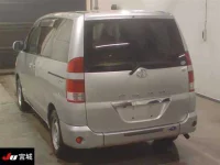 Toyota NOAH лот № 4377 оценка 3.5  с аукциона в Японии 1