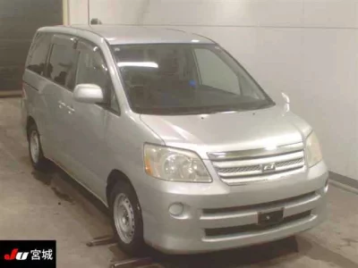 Toyota NOAH  с аукциона в Японии