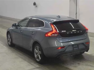 Volvo V40  с аукциона в Японии