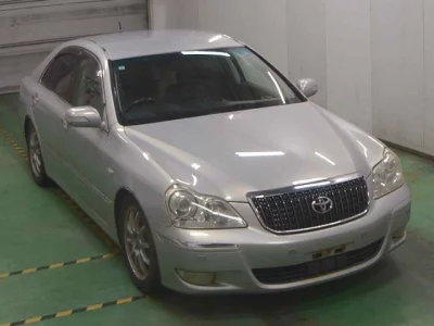 Toyota CROWN  с аукциона в Японии