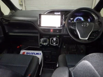 Toyota VOXY  с аукциона в Японии