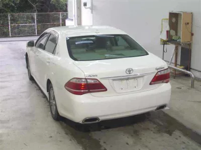 Toyota CROWN  с аукциона в Японии