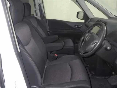 Nissan SERENA  с аукциона в Японии