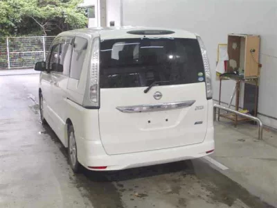 Nissan SERENA  с аукциона в Японии