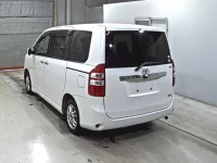 Toyota NOAH лот № 3069 оценка 3.5  с аукциона в Японии 1