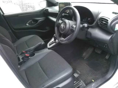 Toyota YARIS  с аукциона в Японии