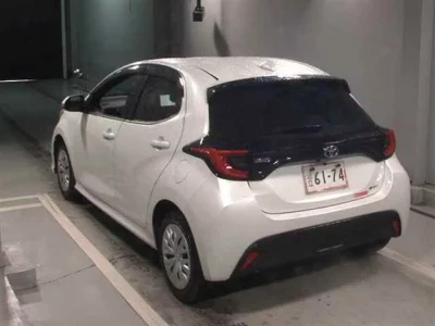 Toyota YARIS  с аукциона в Японии