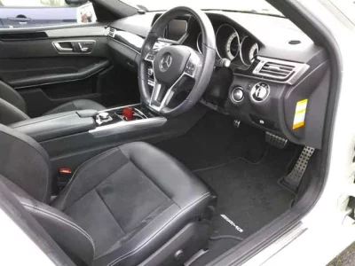 Mercedes-Benz E CLASS  с аукциона в Японии