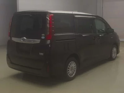 Toyota NOAH  с аукциона в Японии