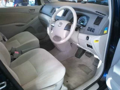 Toyota ISIS  с аукциона в Японии