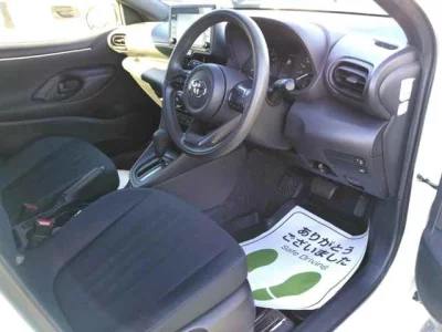 Toyota YARIS  с аукциона в Японии