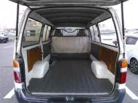 Toyota HIACE VAN лот № 4024 оценка R  с аукциона в Японии 8