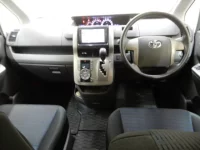 Toyota VOXY лот № 28029 оценка R  с аукциона в Японии 4